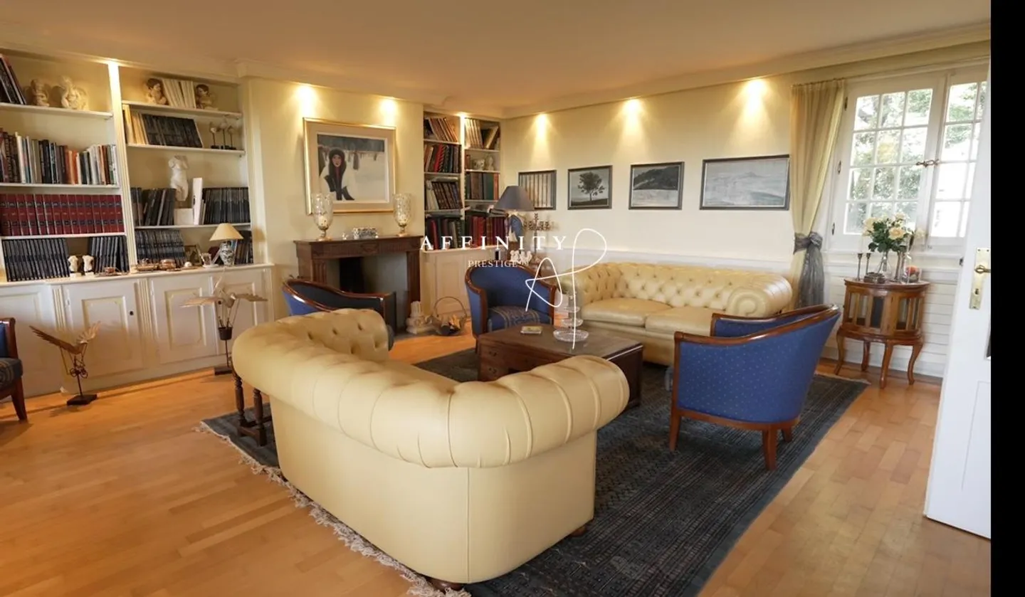 House with 11 rooms - Photo 7 of 9