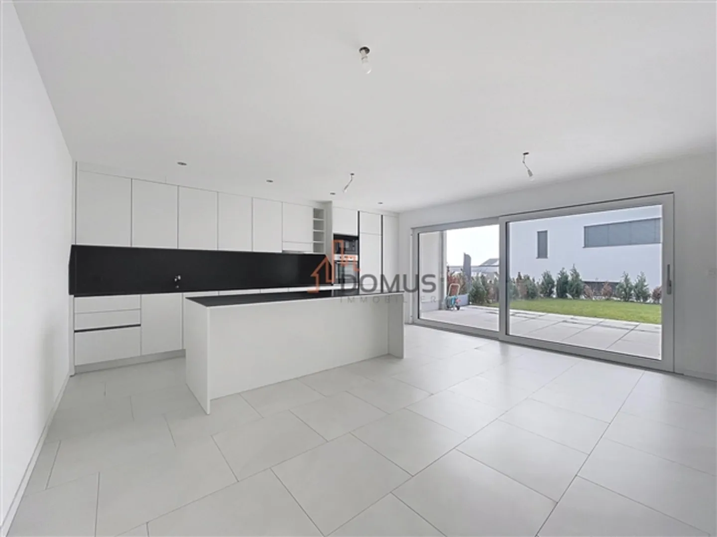 Appartement moderne avec terrasse et jardin privatif - Photo 10 sur 11