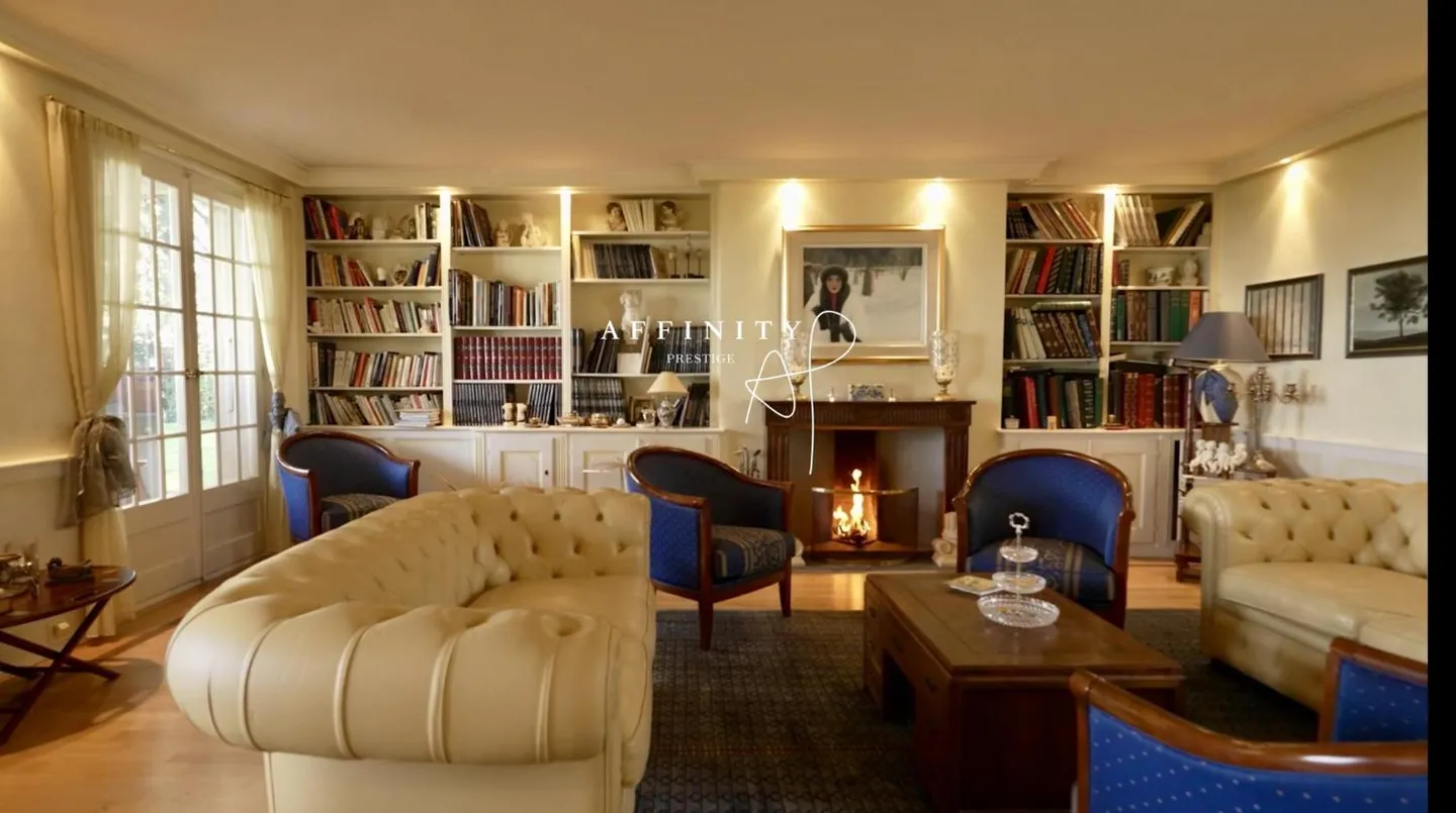 House with 11 rooms - Photo 8 of 9