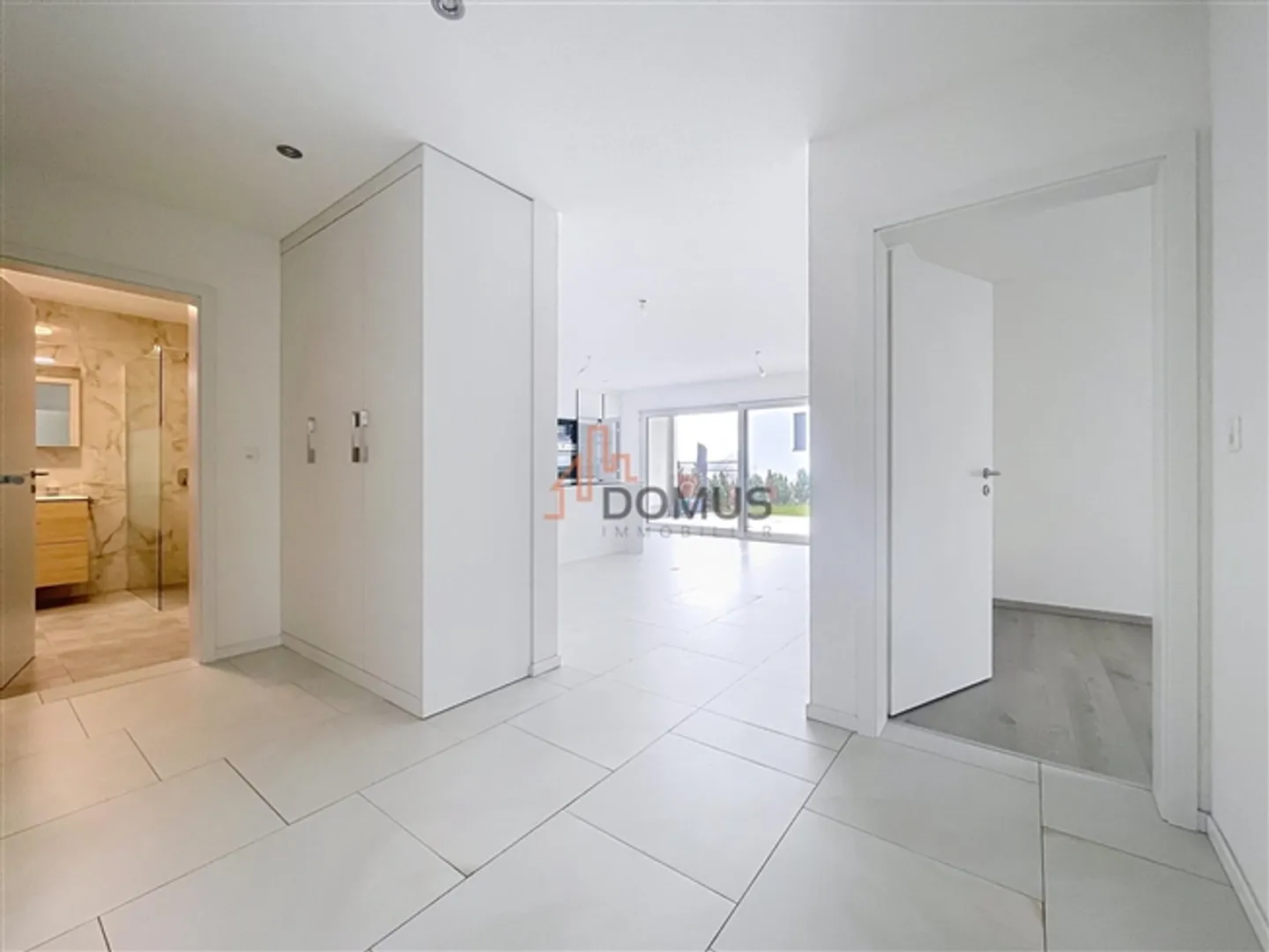 Appartement moderne avec terrasse et jardin privatif - Photo 6 sur 11