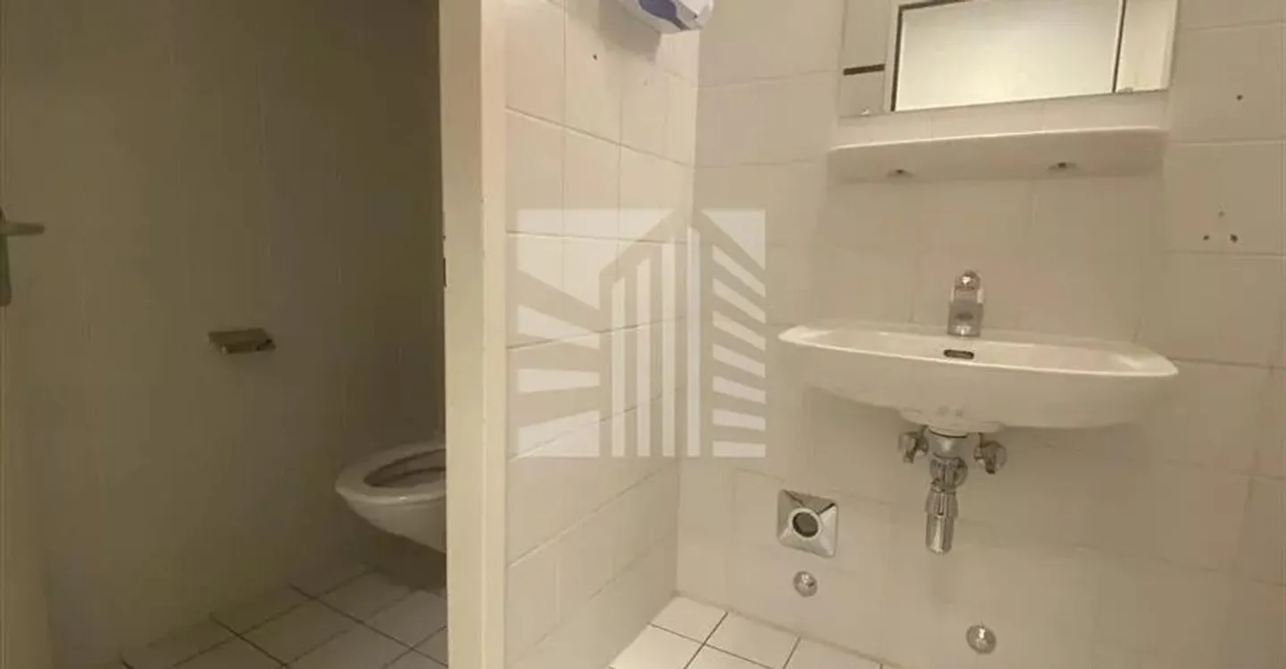 Spazio ufficio in affitto - Foto 7 di 10