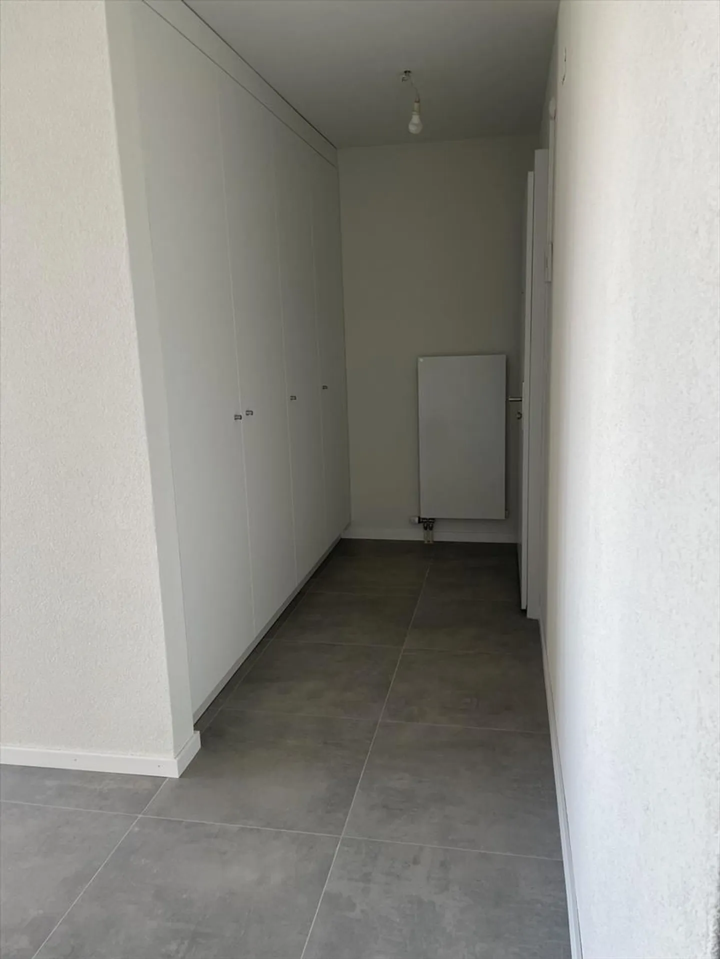 Bellissimo appartamento completamente ristrutturato con balcone e vista sulle Alpi - Foto 6 di 13