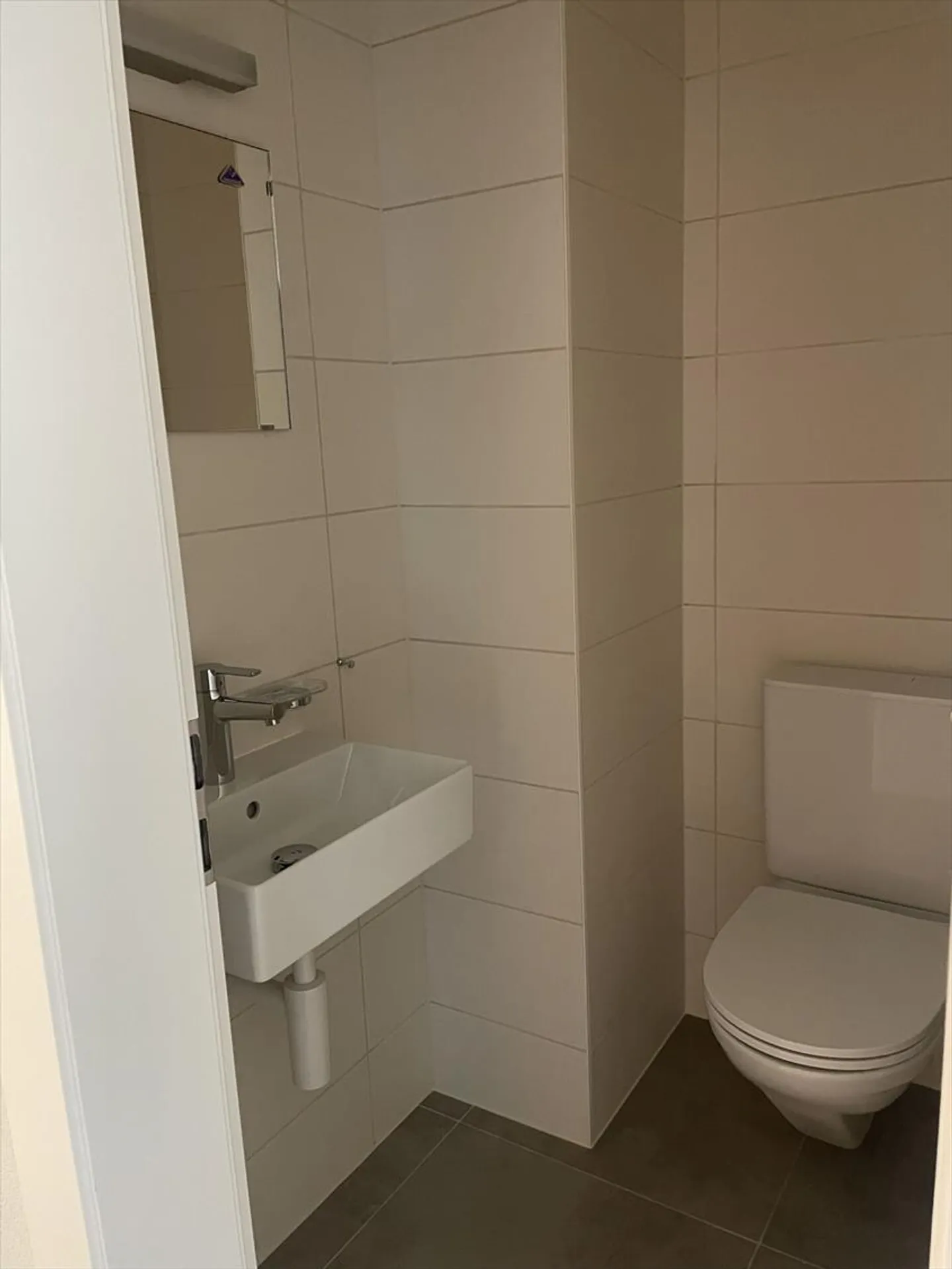 Bellissimo appartamento completamente ristrutturato con balcone e vista sulle Alpi - Foto 8 di 13