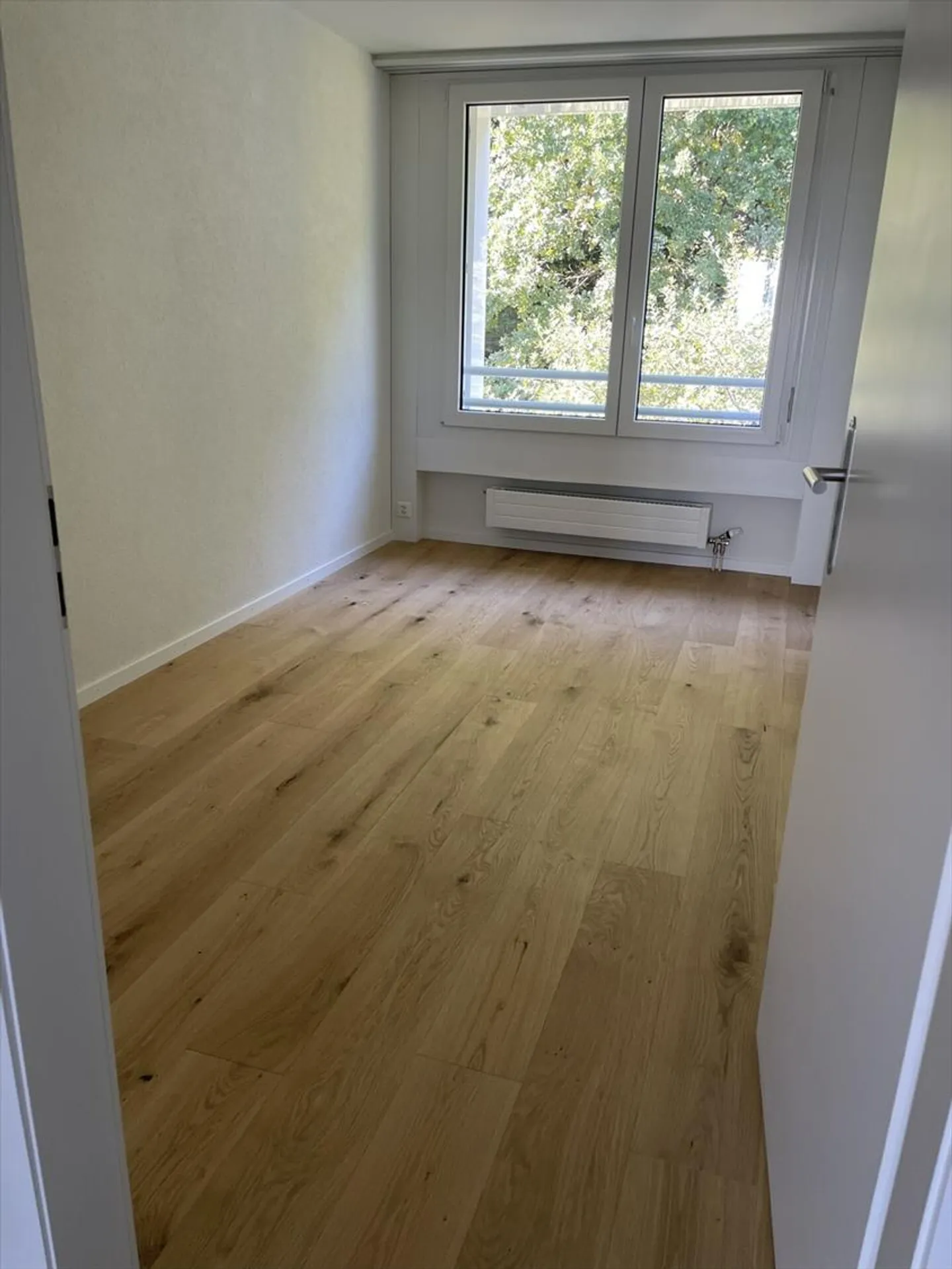 Bellissimo appartamento completamente ristrutturato con balcone e vista sulle Alpi - Foto 9 di 13
