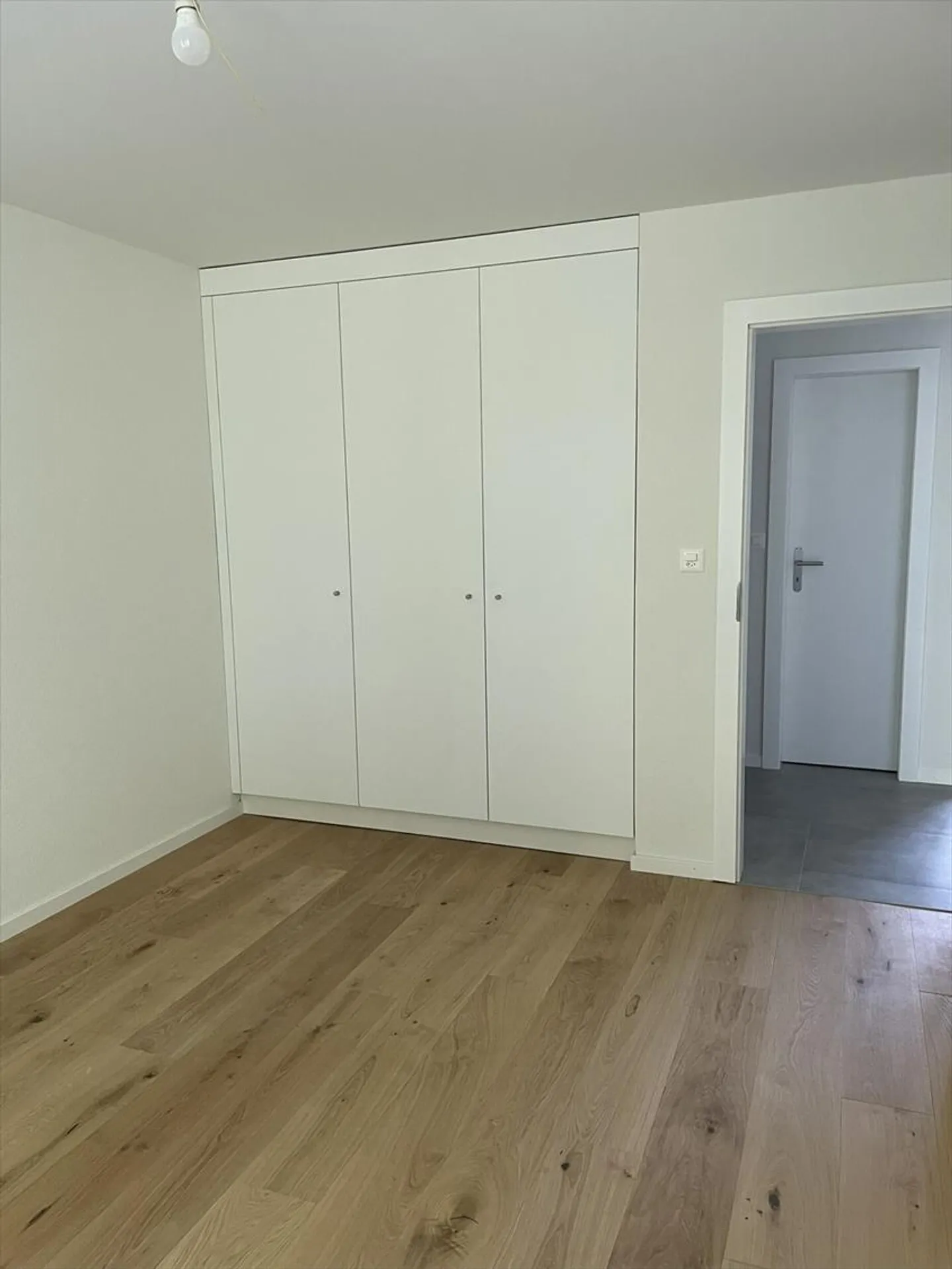 Bellissimo appartamento completamente ristrutturato con balcone e vista sulle Alpi - Foto 12 di 13