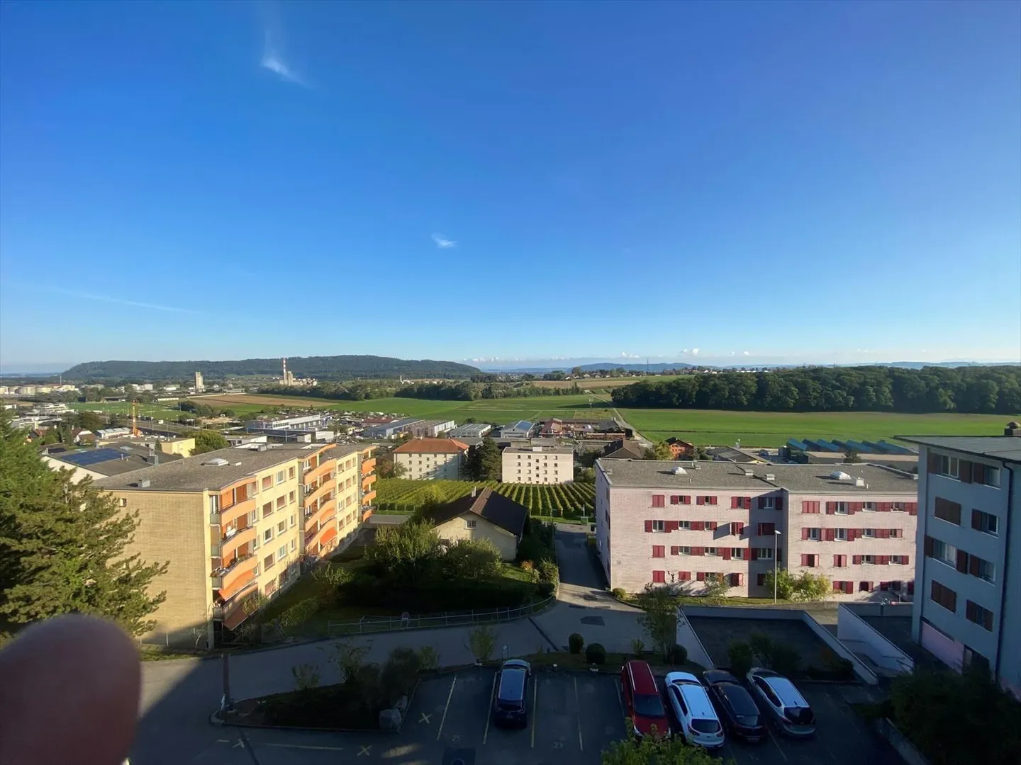 Bellissimo appartamento completamente ristrutturato con balcone e vista sulle Alpi - Foto 1 di 13