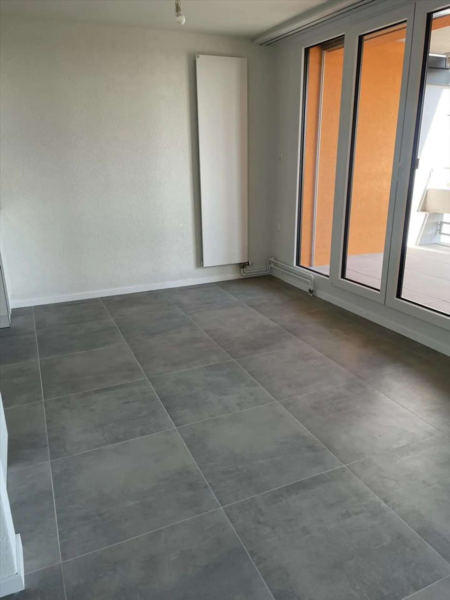 Bellissimo appartamento completamente ristrutturato con balcone e vista sulle Alpi - Foto 5 di 13
