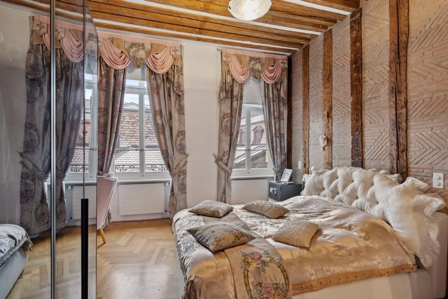 Unique - 6 pièces dans la vieille ville avec terrasse ! - Photo 3 sur 3