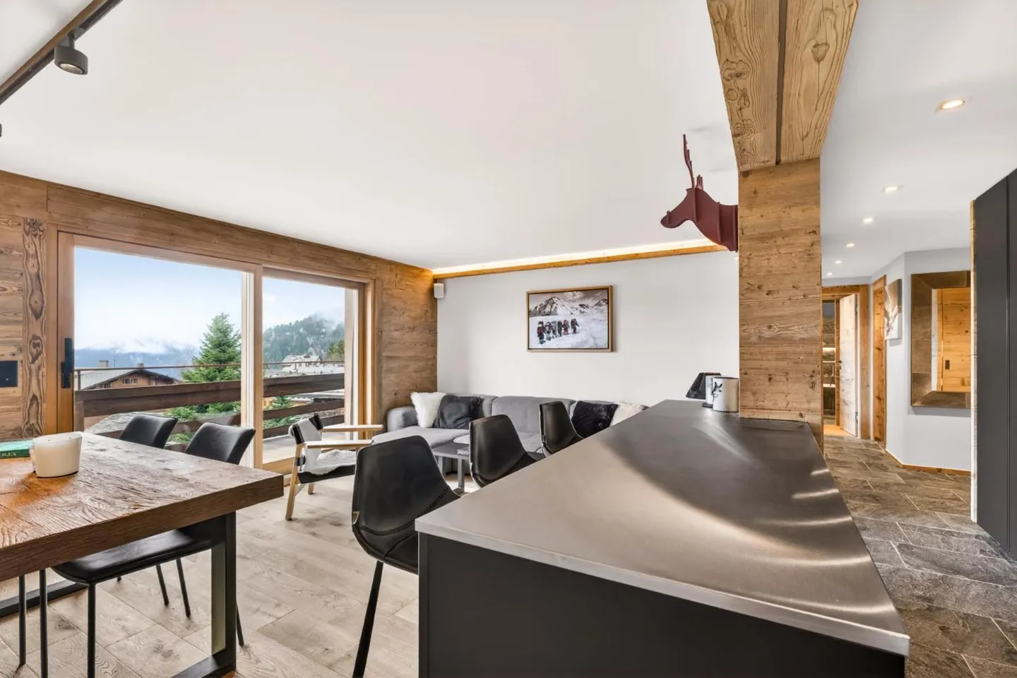 3.5 Room Apartment - Photo 3 of 13