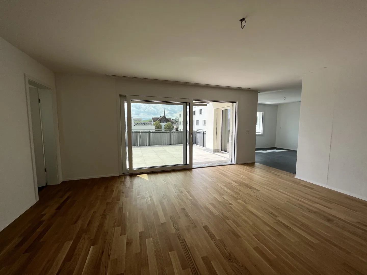 Dreamlike 3.5-room penthouse apartment with two terraces - Photo 4 of 14