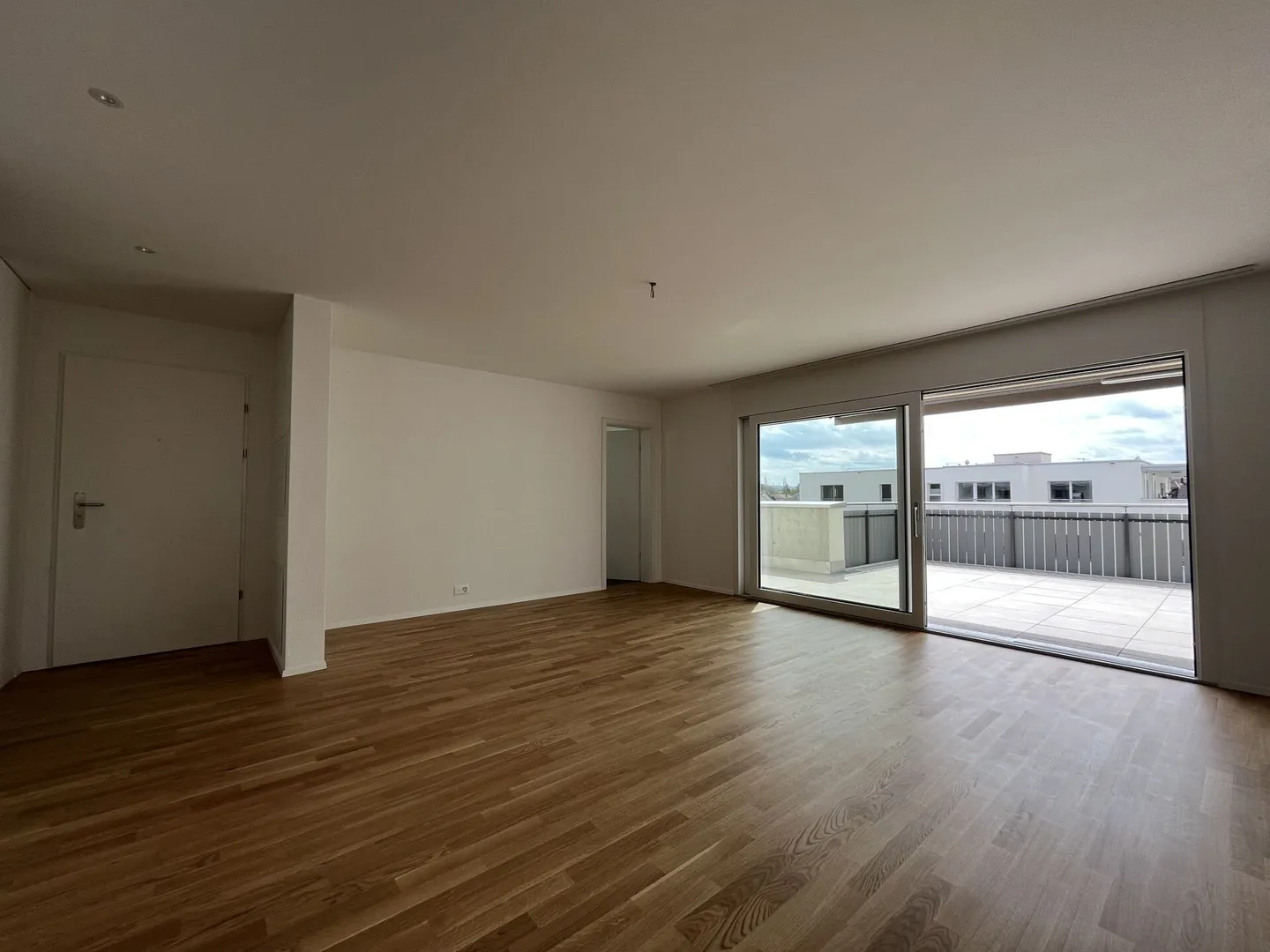 Dreamlike 3.5-room penthouse apartment with two terraces - Photo 5 of 14