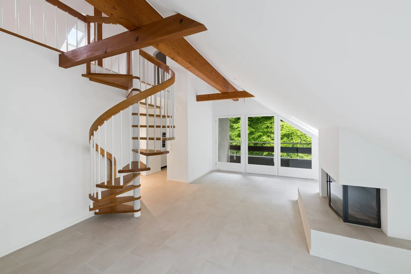 RENOVATED, QUIET AND SPACIOUS - Photo 1 of 9