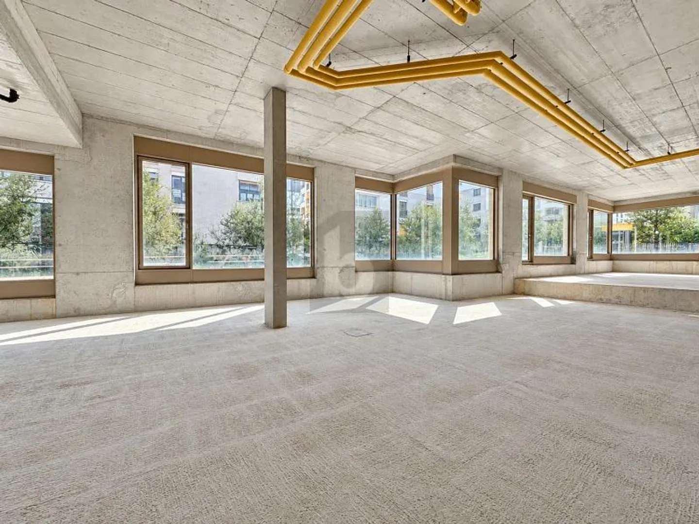 Espace Commercial Spacieux - Photo 3 sur 5