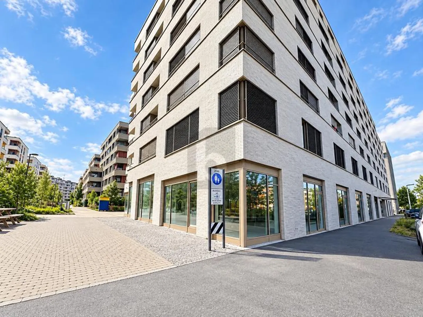 Espace Commercial Spacieux - Photo 1 sur 5