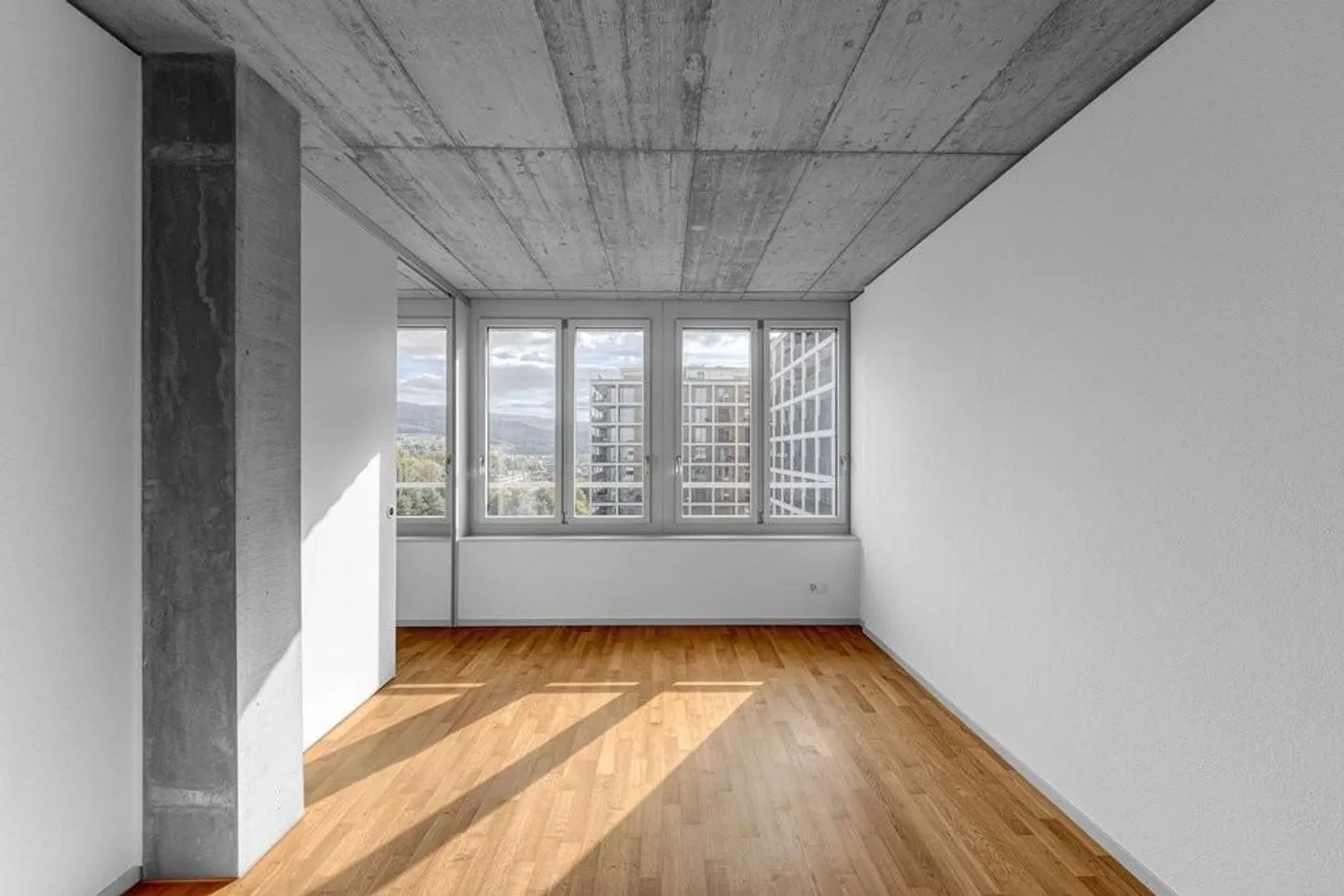 Moderne 3.5-Zimmer-Wohnung mit Weitblick - Foto 8 von 12