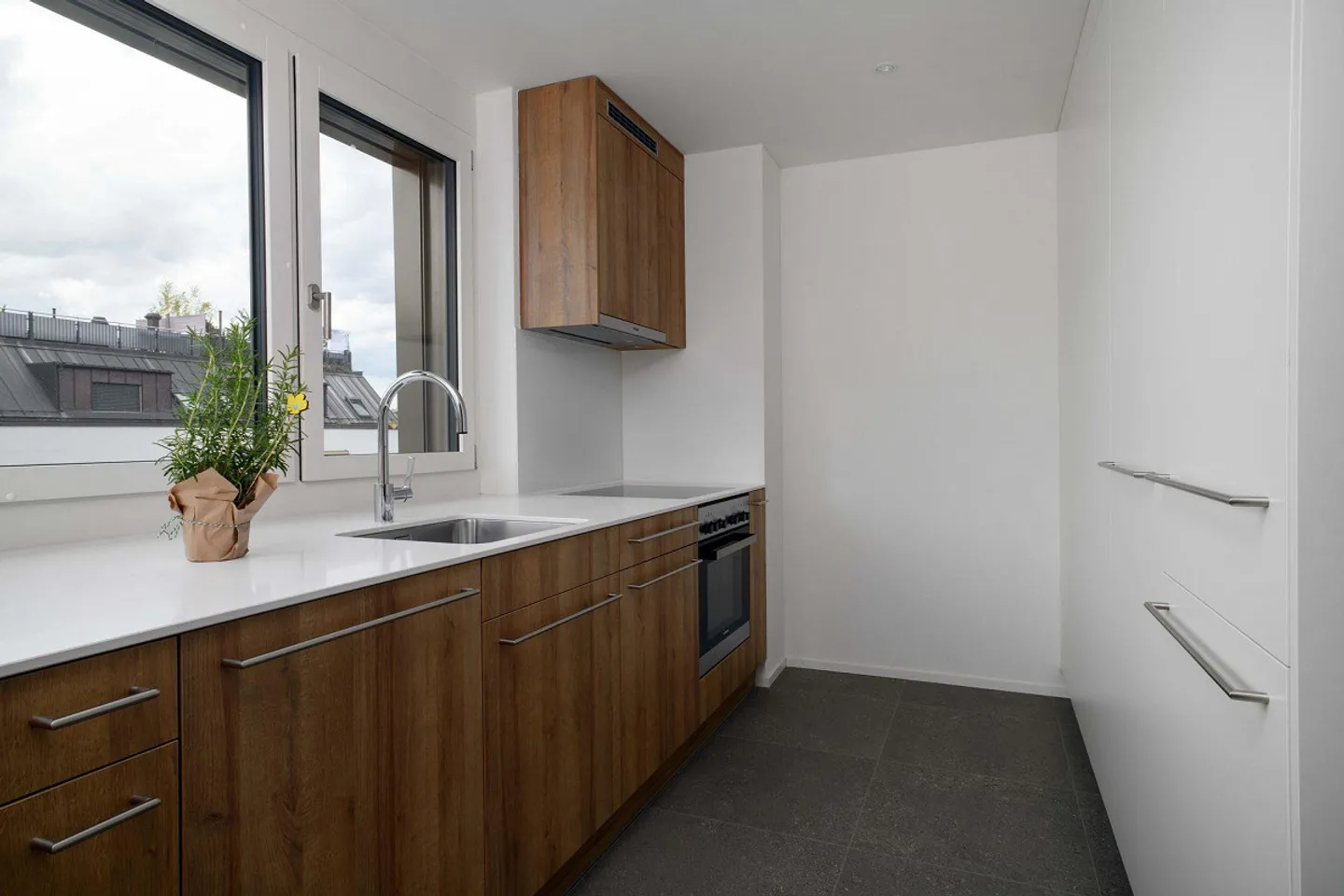 Appartement moderne de 2,5 pièces au 3ème étage dans un emplacement de choix à Zurich Seebach - Photo 3 sur 10
