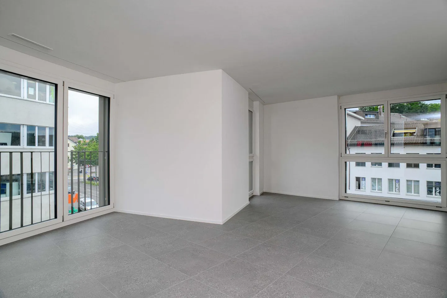 Appartement moderne de 2,5 pièces au 3ème étage dans un emplacement de choix à Zurich Seebach - Photo 5 sur 10