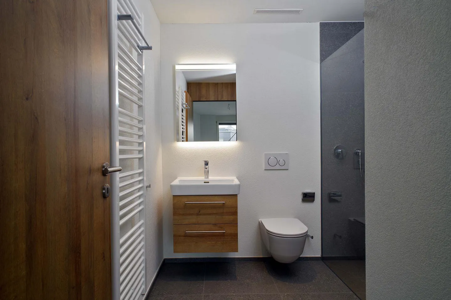 Appartement moderne de 2,5 pièces au 3ème étage dans un emplacement de choix à Zurich Seebach - Photo 6 sur 10