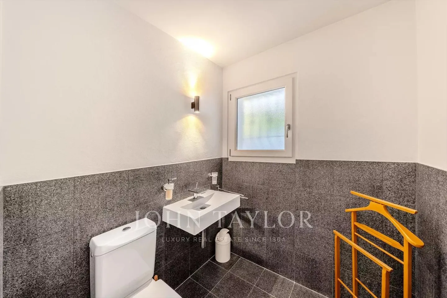 Magnificent individual villa located in Villeneuve - Photo 9 of 13