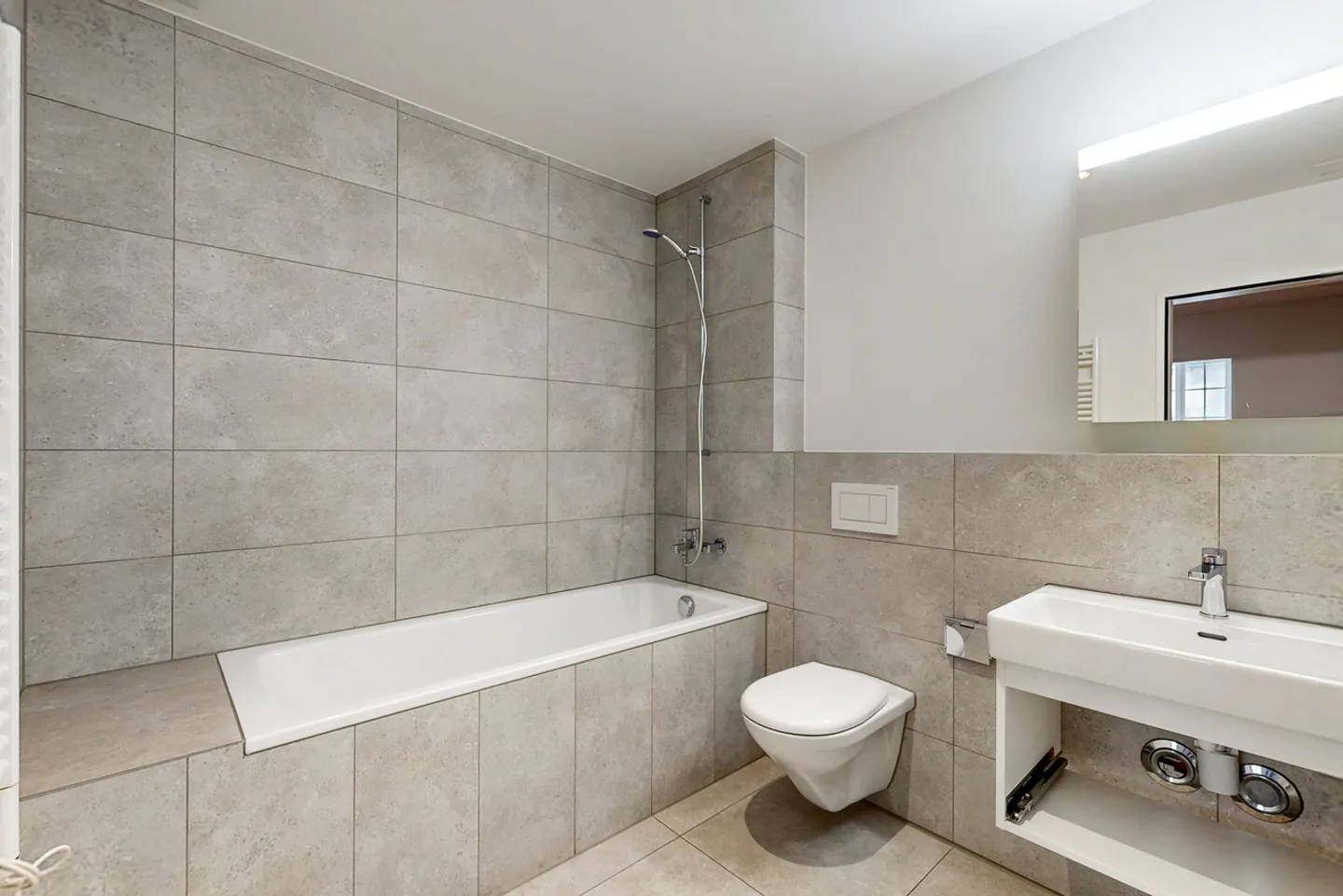 Spacious 3.5-Room Apartment - Photo 6 of 6