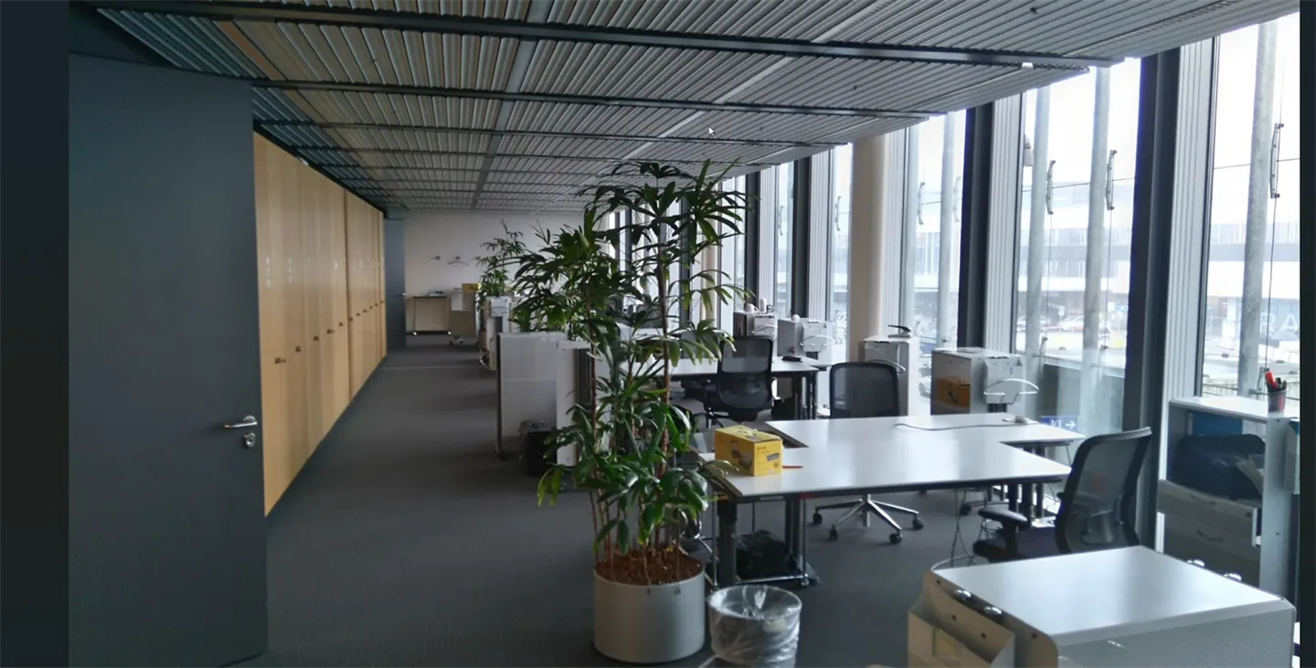 Ufficio open space nell'edificio principale della stazione di Berna - Foto 4 di 4