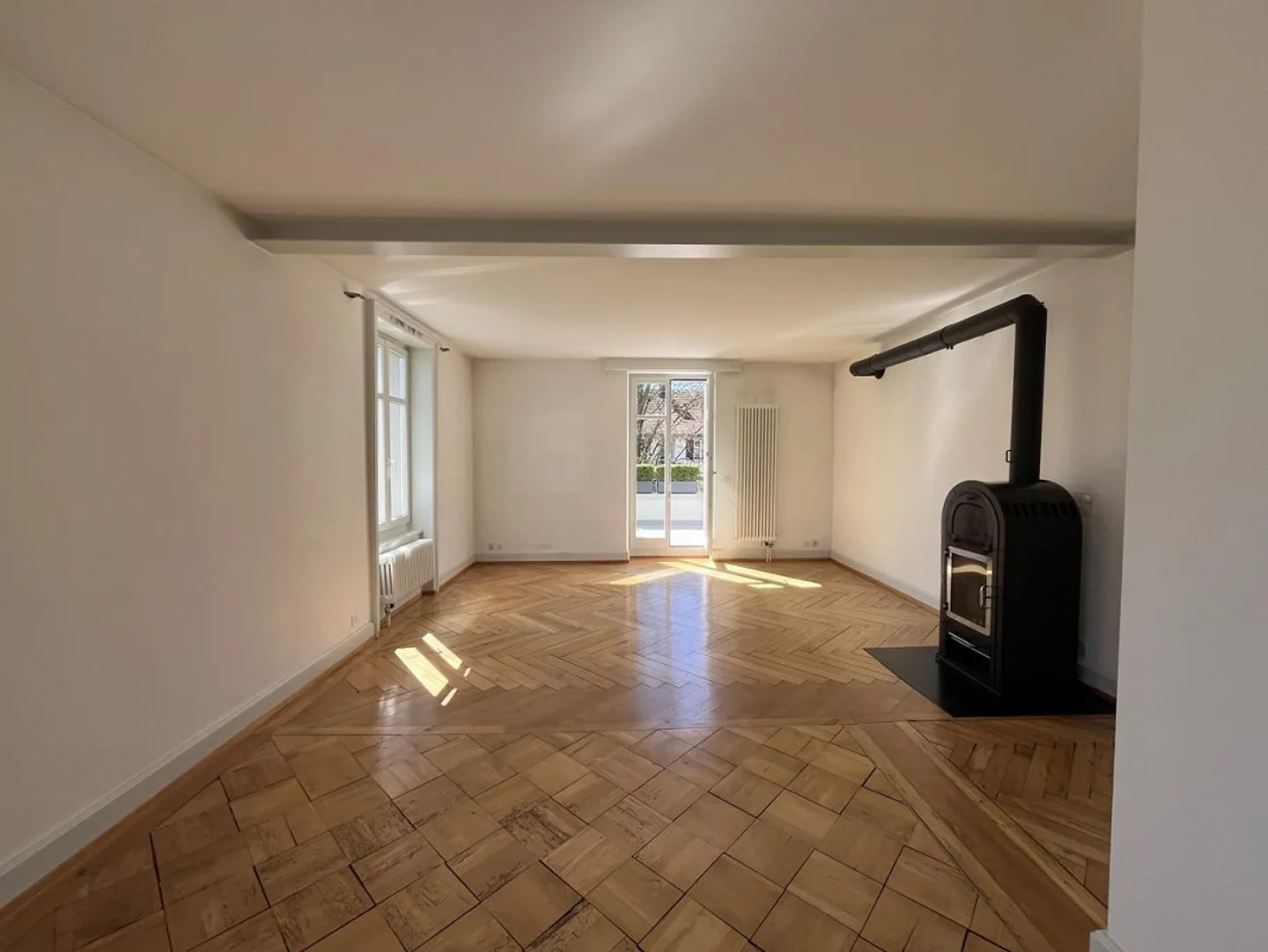 Casa unifamiliare con giardino variegato - Foto 4 di 29