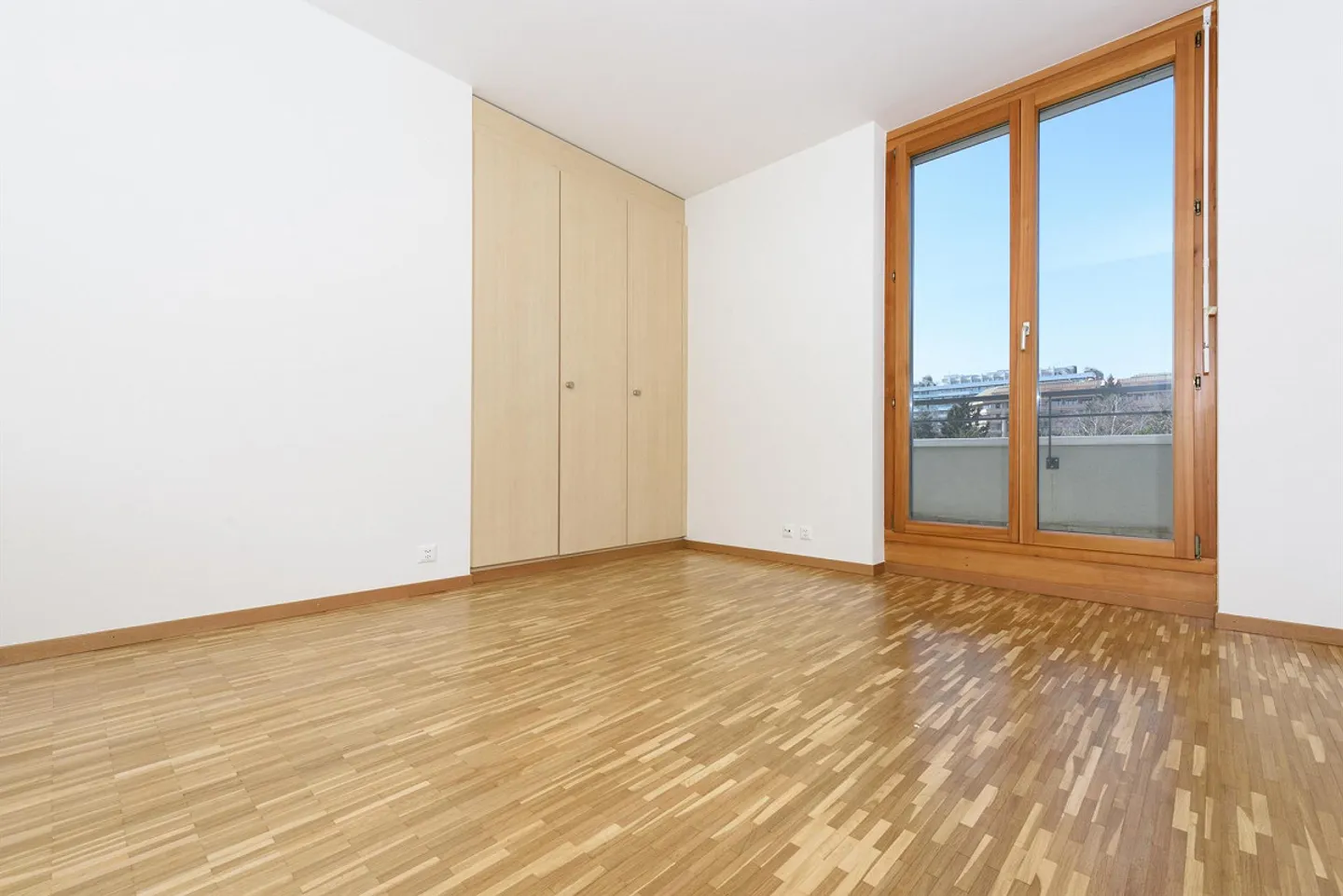 Enjoy a superb corner terrace in a residential area - Photo 9 of 13