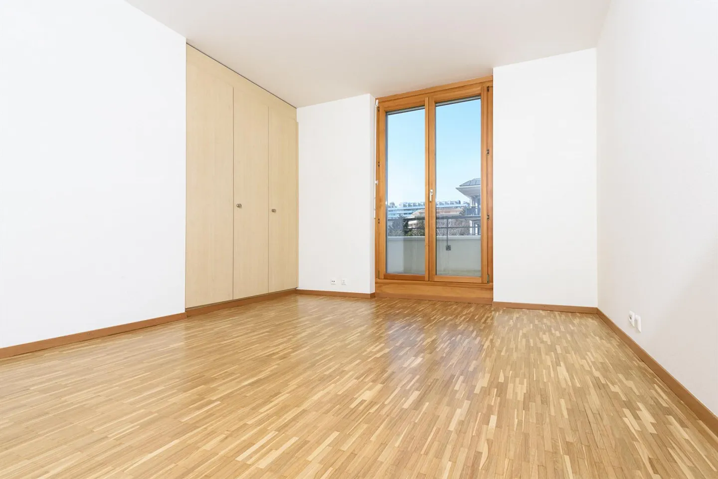 Enjoy a superb corner terrace in a residential area - Photo 10 of 13