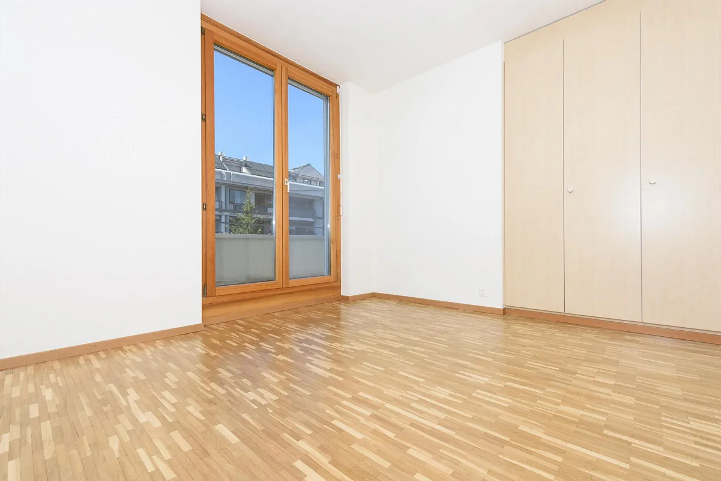 Enjoy a superb corner terrace in a residential area - Photo 11 of 13