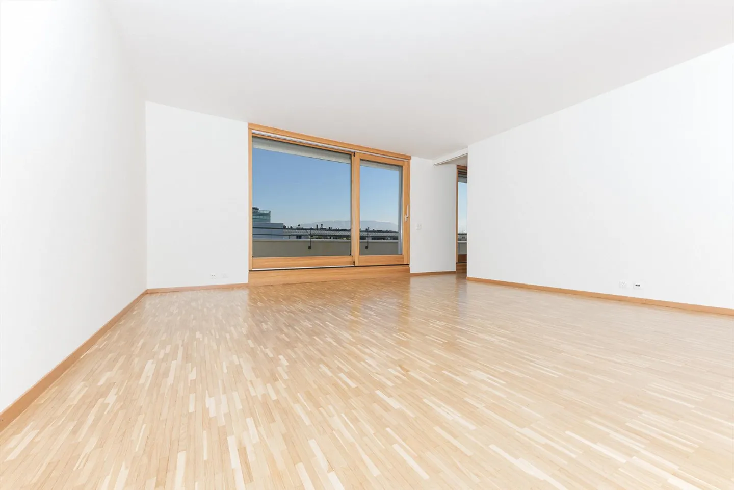 Enjoy a superb corner terrace in a residential area - Photo 12 of 13