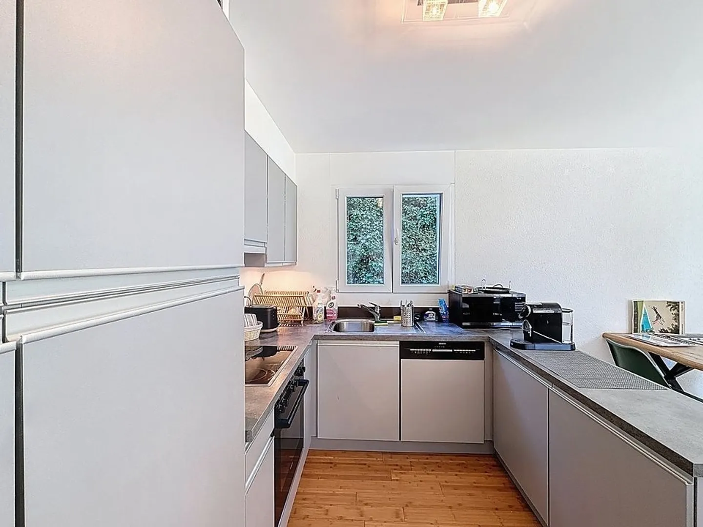 Spacious 2-room apartment in the heart of Montreux - Photo 5 of 10