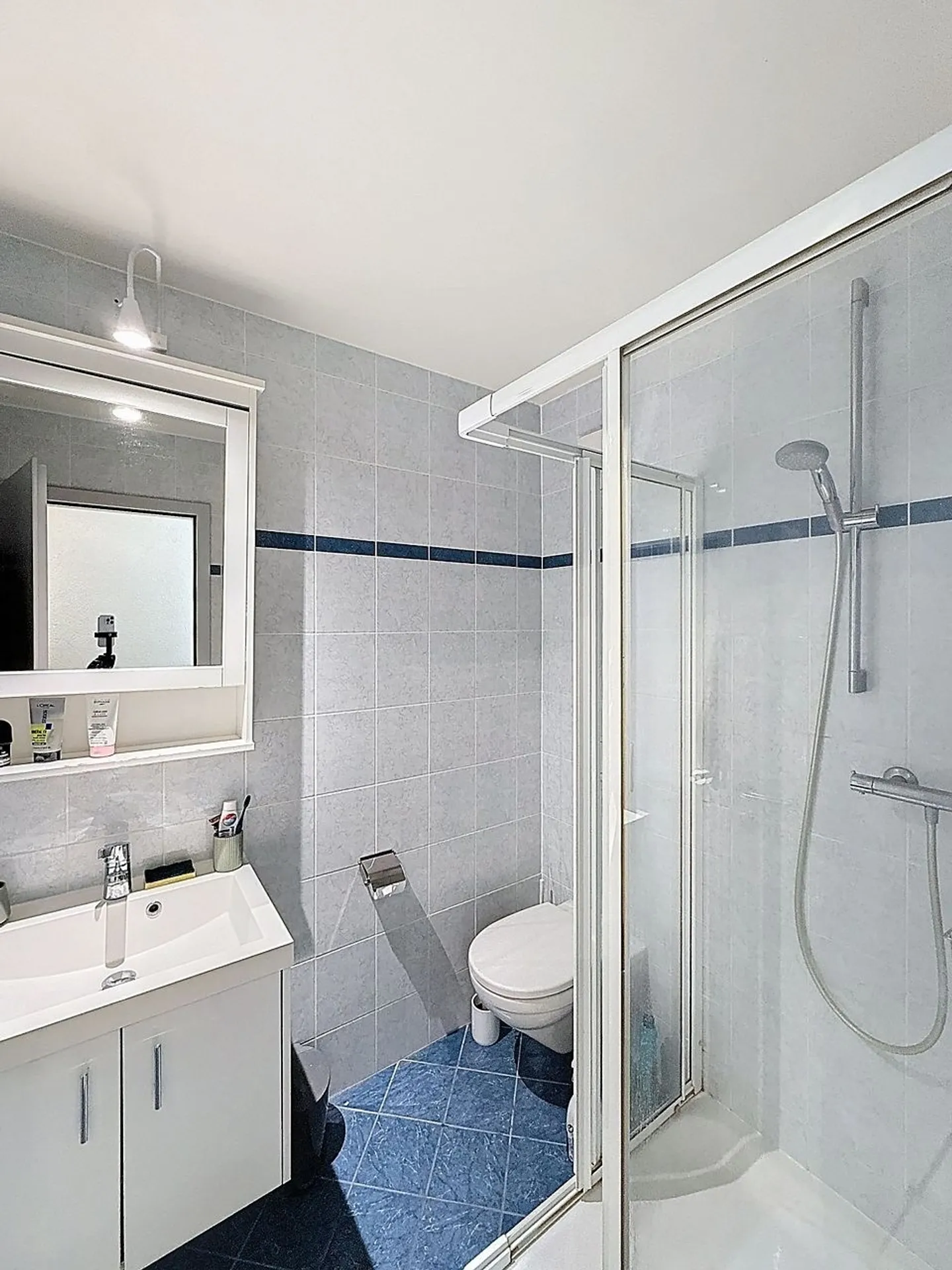 Spacious 2-room apartment in the heart of Montreux - Photo 7 of 10