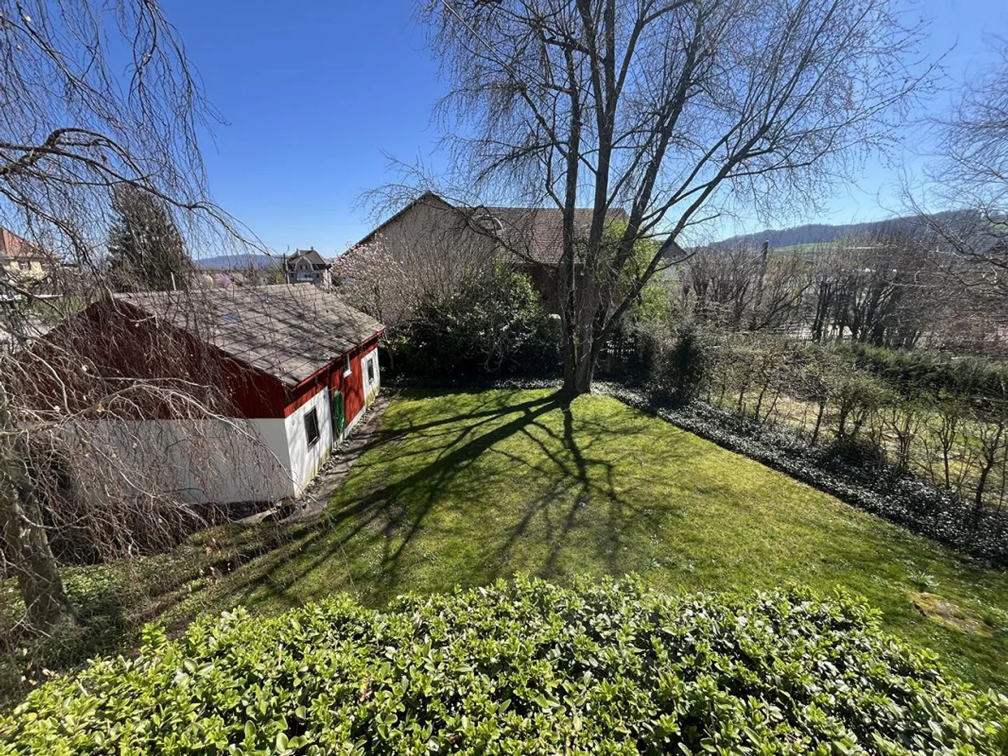 Casa unifamiliare con giardino variegato - Foto 21 di 29