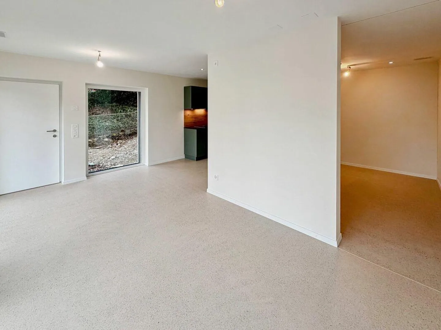 Newly built 1.5-room apartment with patio in Muttenz - Photo 4 of 10