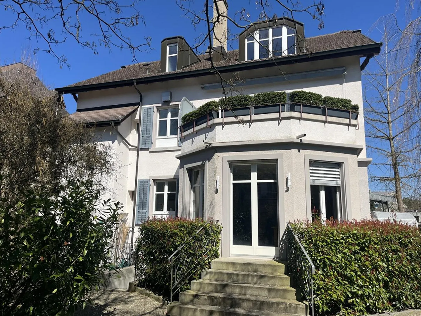 Casa unifamiliare con giardino variegato - Foto 18 di 29