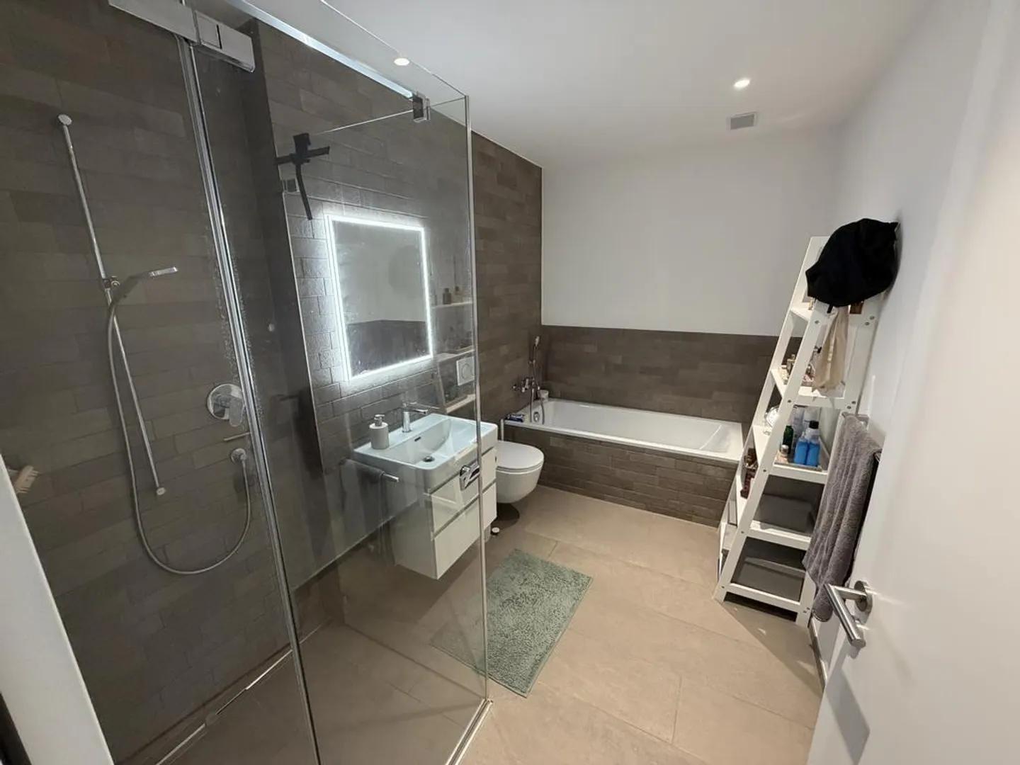 Appartement lumineux de 4,5 pièces dans un nouvel immeuble - Photo 6 sur 9