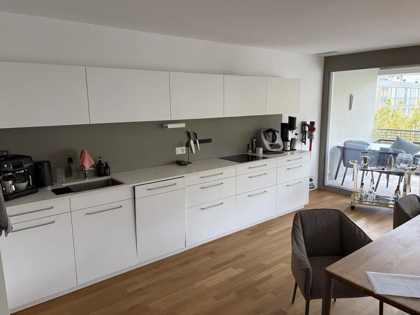 Appartement lumineux de 4,5 pièces dans un nouvel immeuble - Photo 2 sur 9