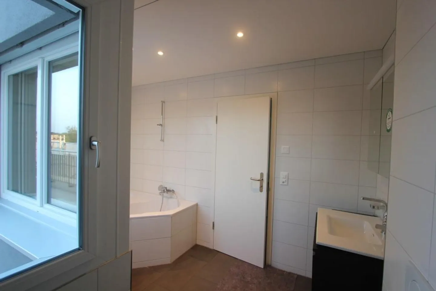 Modern 2.5 Room Penthouse Apartment - Photo 4 of 7