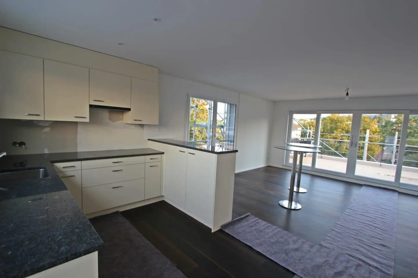 Modern 2.5 Room Penthouse Apartment - Photo 3 of 7