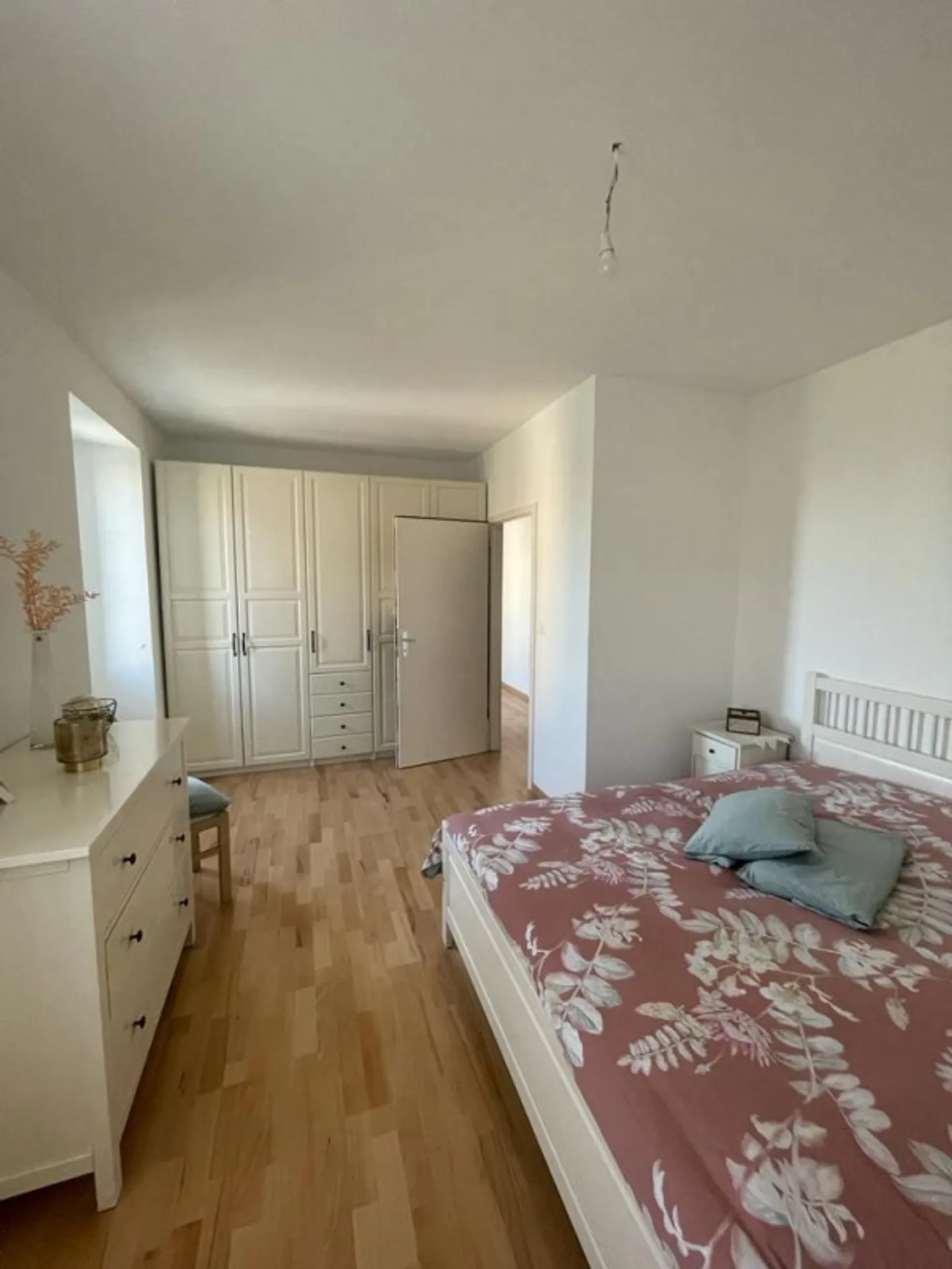 Spacious 4.5-room apartment with large terrace in the heart of La Sarraz - Photo 6 of 13