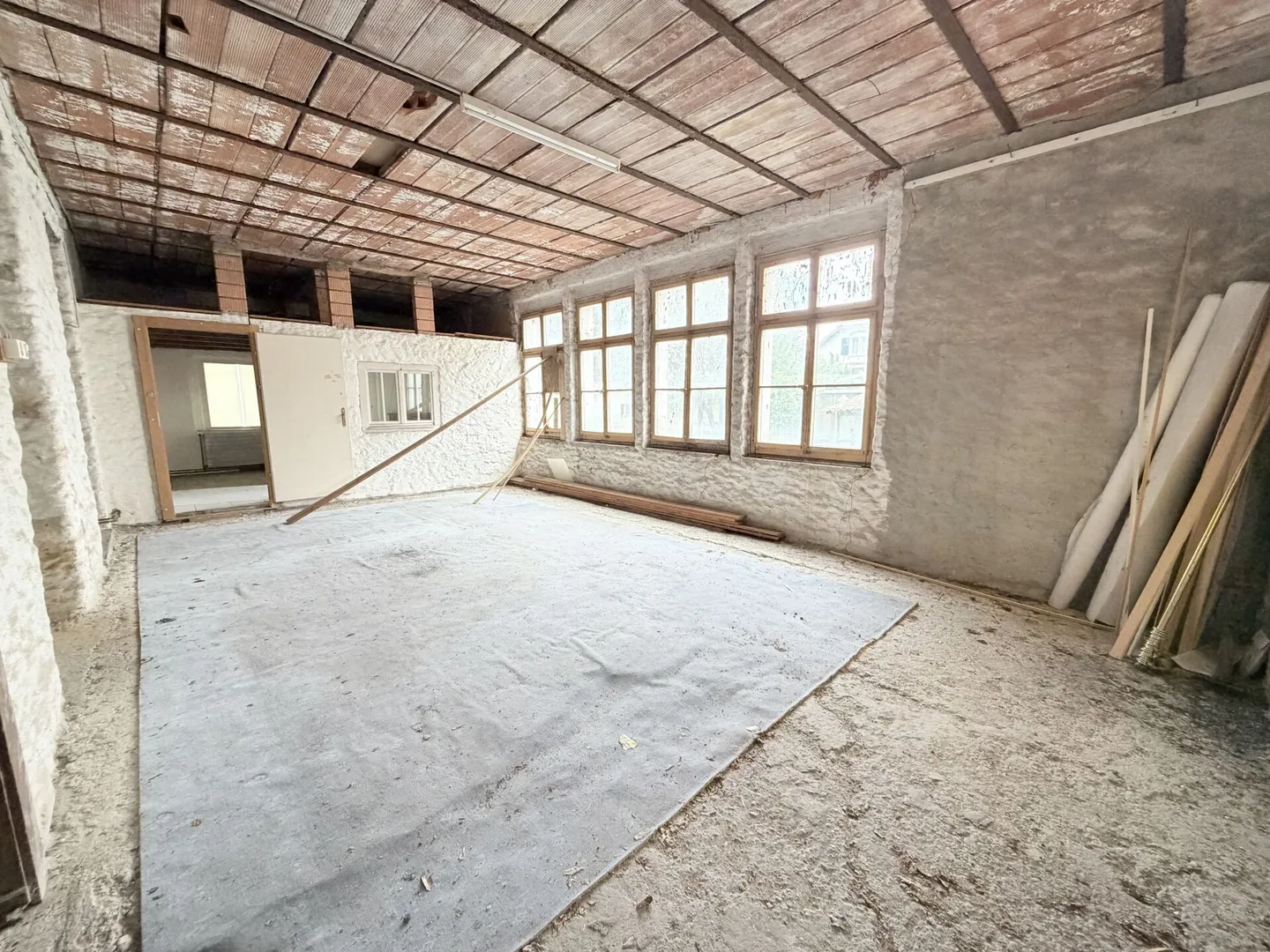 Investors pay attention: Multi-family house with great potential in Selzach - Photo 3 of 12