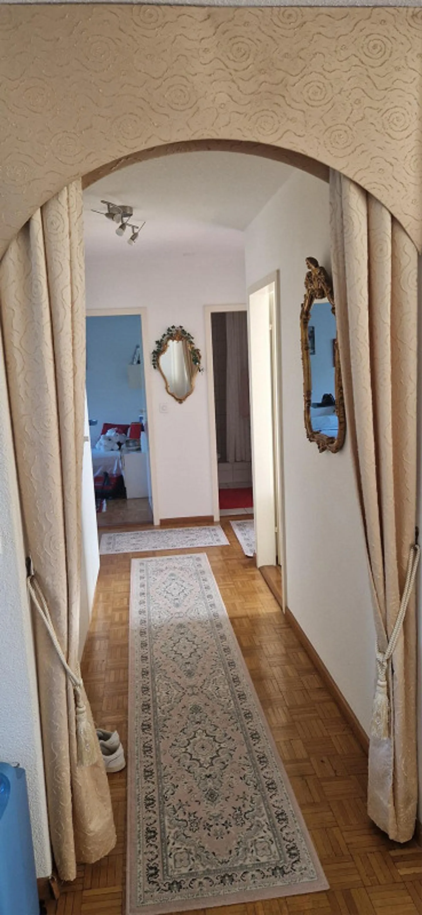 Bright 4.5-room apartment with balcony in Benglen - Photo 3 of 8