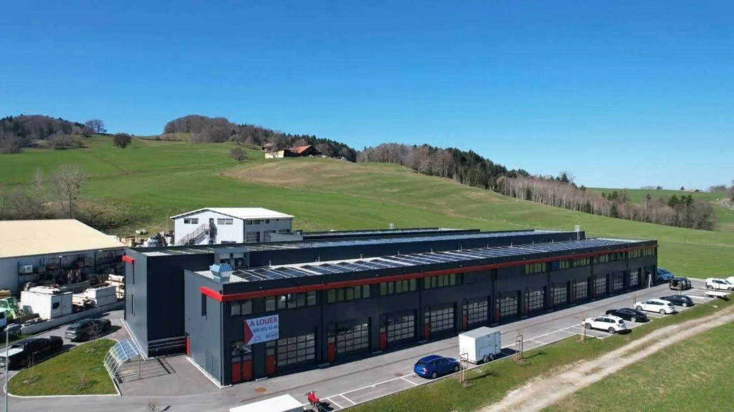 Halle 123 m2 a Bry - Foto 1 di 5