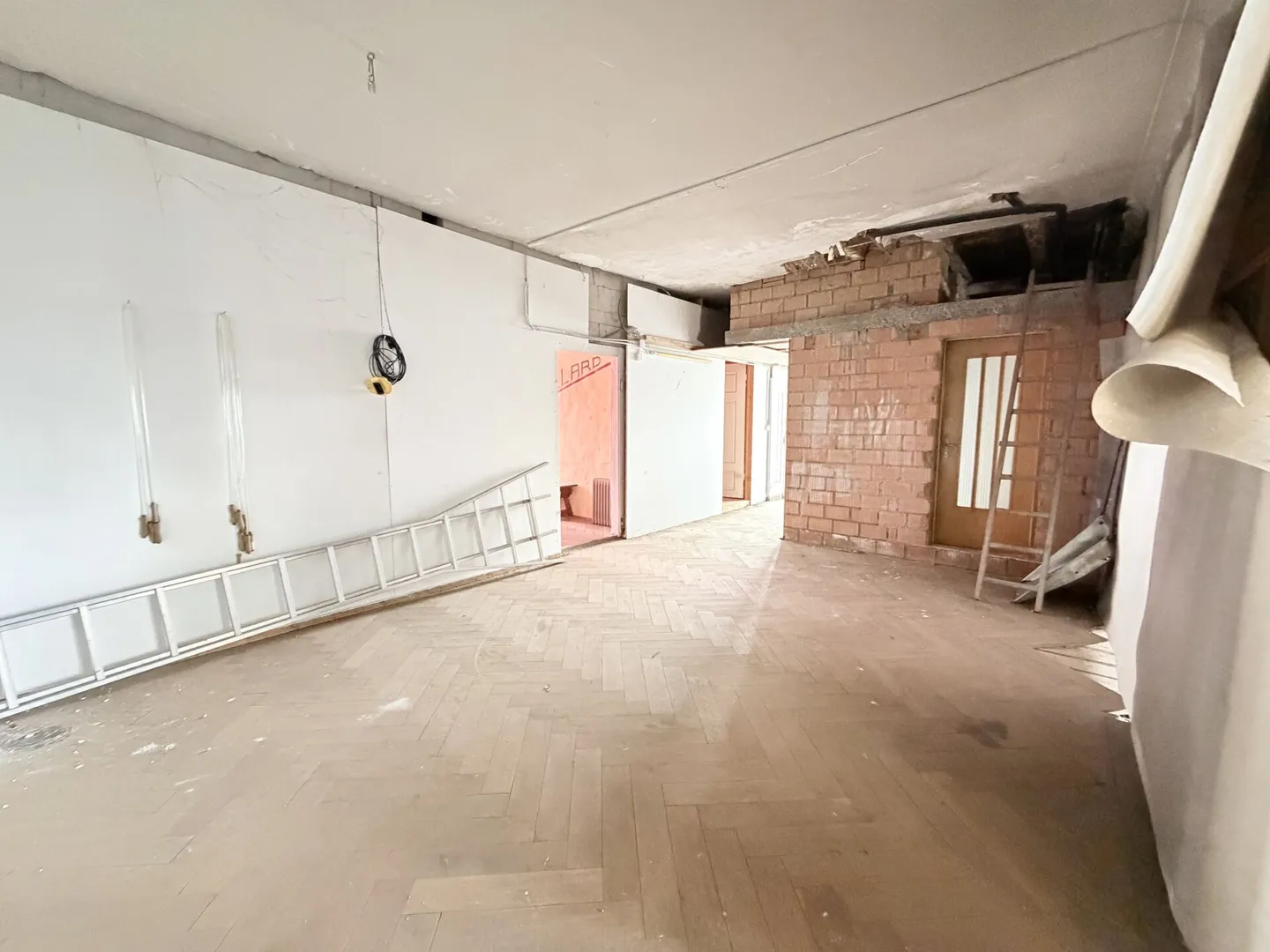 Investors pay attention: Multi-family house with great potential in Selzach - Photo 5 of 12
