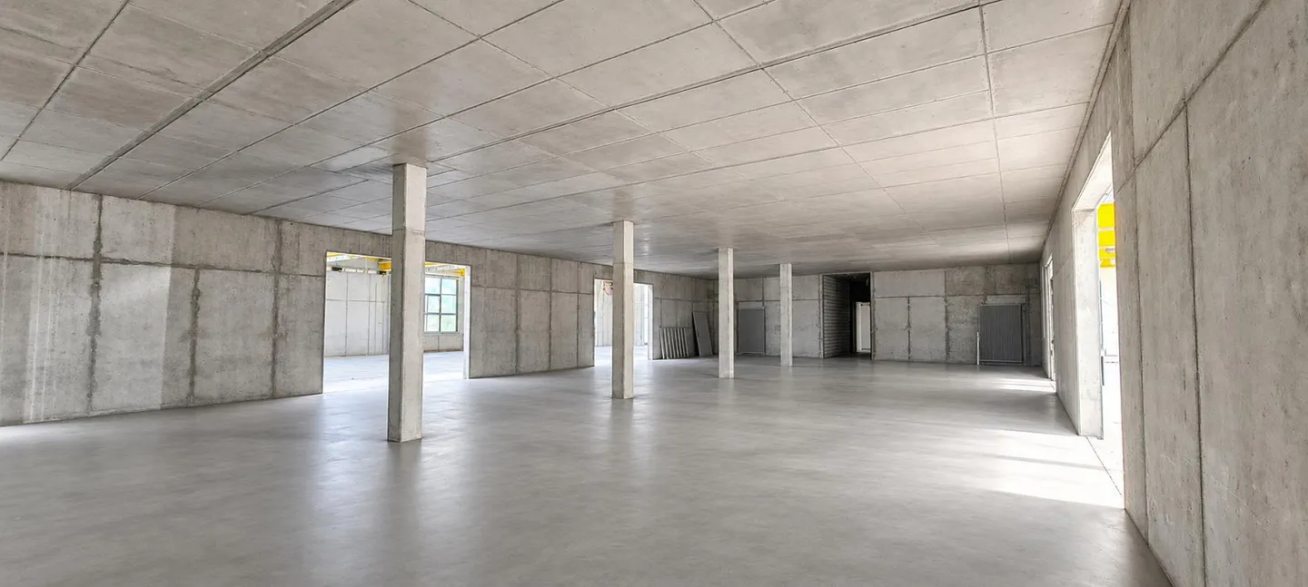 Espaces de stockage et commerciaux dans un emplacement privilégié à Sevelen - Photo 2 sur 8