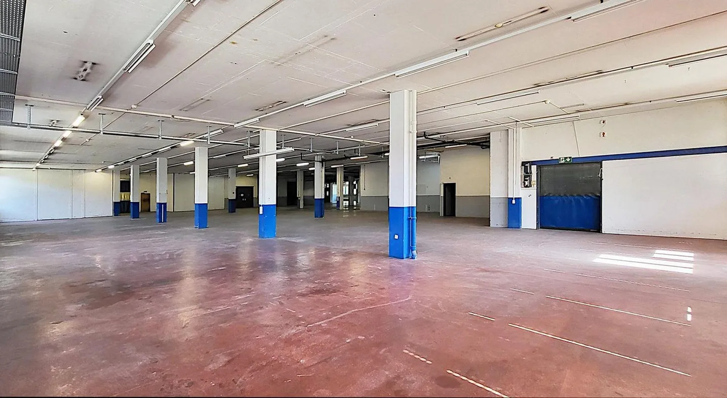 Rare commercial/production space on the ground floor! - Photo 1 of 7