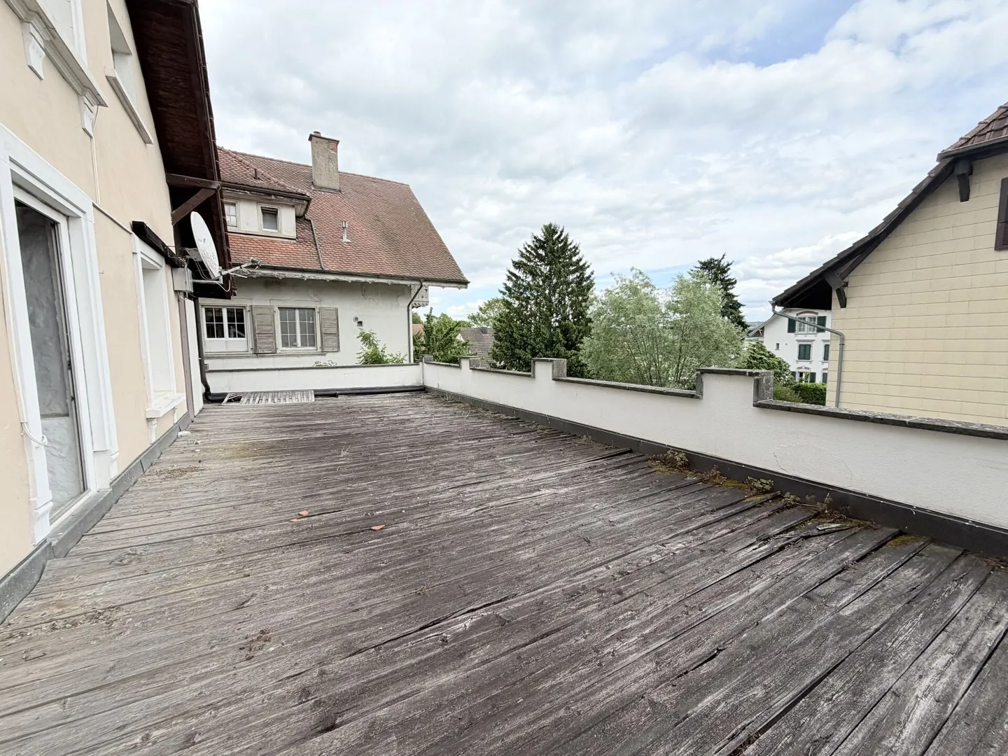 Investors pay attention: Multi-family house with great potential in Selzach - Photo 10 of 12