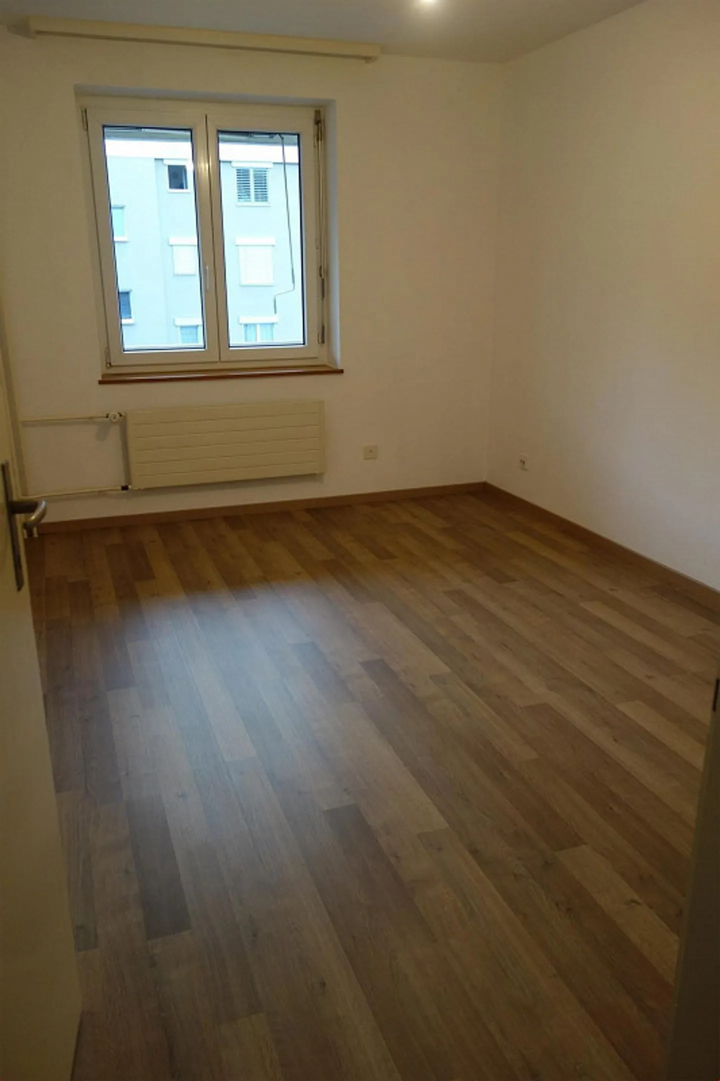 Modernes Apartment mit Balkon - Foto 4 von 8