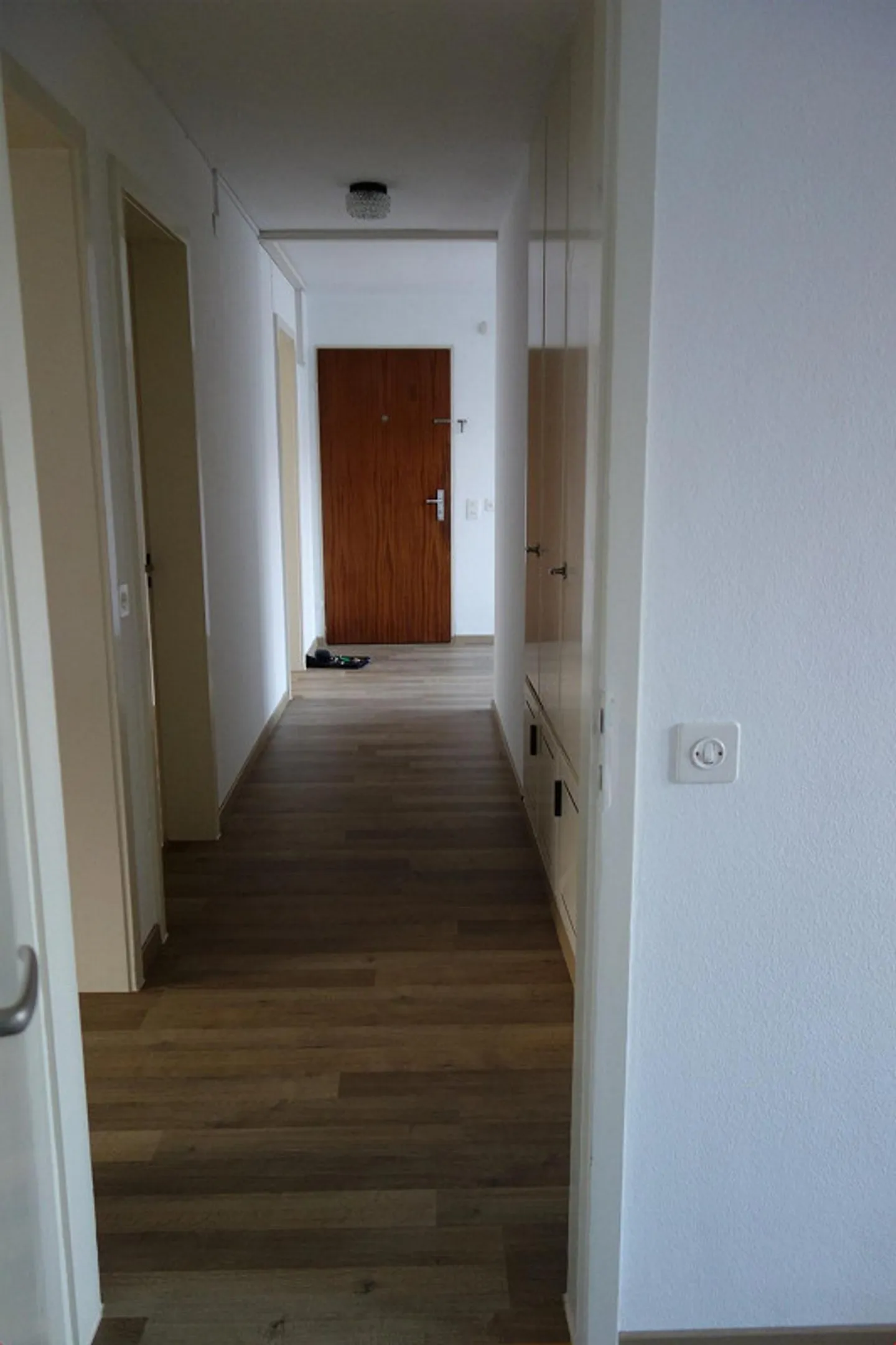 Modernes Apartment mit Balkon - Foto 6 von 8