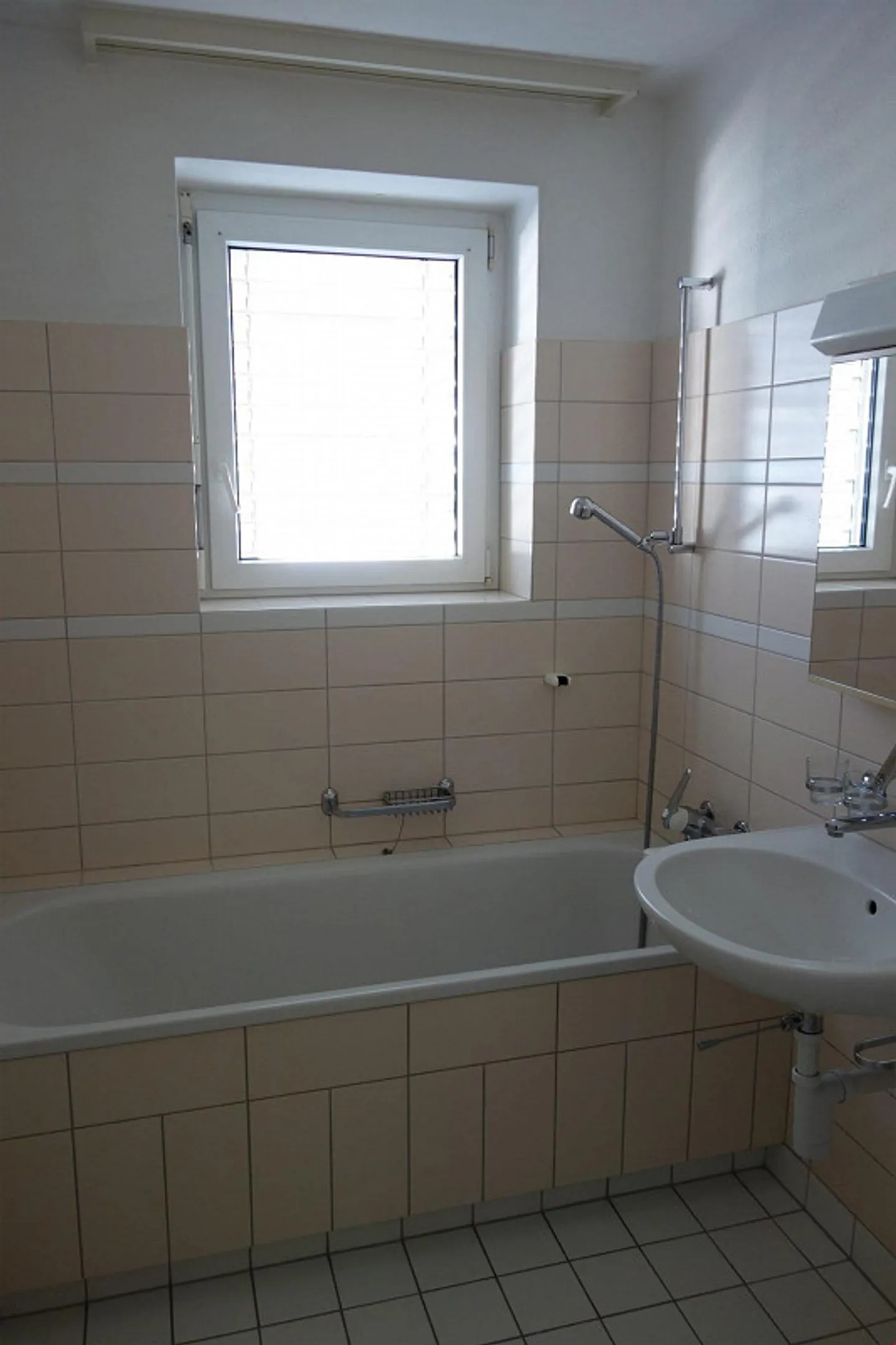 Modernes Apartment mit Balkon - Foto 8 von 8